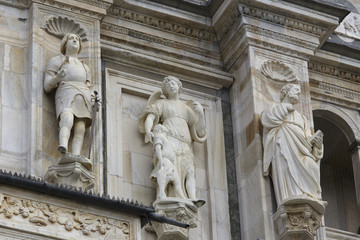 Fototapeta na wymiar Detail of Renaissance facade