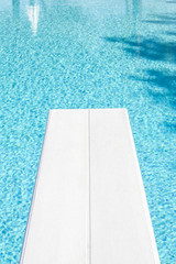 Trampolino in piscina