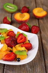 Fresh fruits salad with ice cream