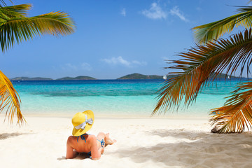 Fototapeta na wymiar Young woman relaxing at beach