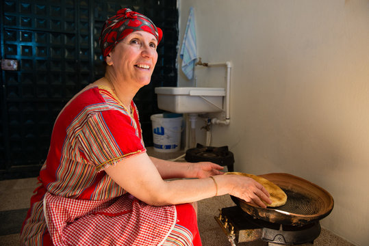 FEMME TRADITIONNELLE KABYLE