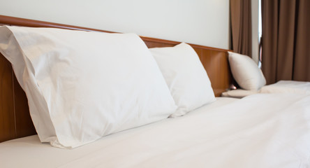 Fototapeta na wymiar King sized bed in a luxury hotel room