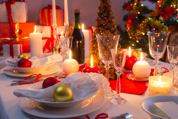 White and red decorations on the Christmas table