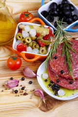 Carne macinata con spezie e contorni