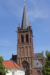 Fototapeta na wymiar Kath. Kirche St. Cyriakus in KREFELD-HÜLS