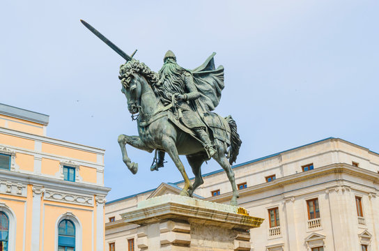 Cid Campeador statue