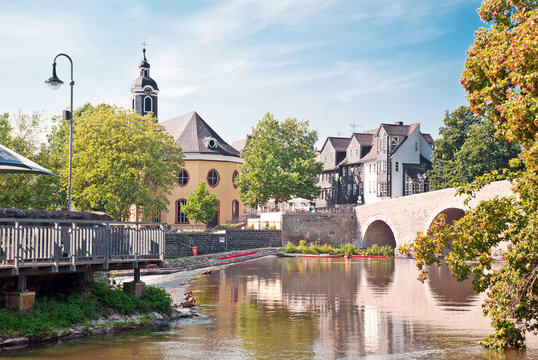 Alte Lahnbr&uuml;cke mit Hospitalkirche in Wetzlar an der Lahn