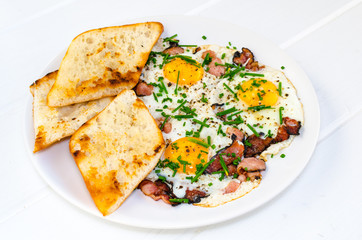 Bacon, eggs and chive with crispy toast