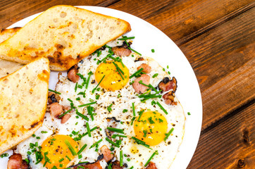 Bacon, eggs and chive with crispy toast