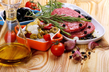 Carne macinata con spezie e contorno