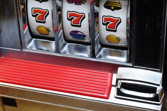 Slot machine and jackpot