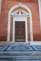 Chiesa di Santo Stefano dei Cavalieri, portale, Pisa