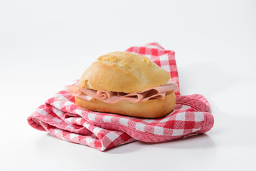 Panino con mortadella © Studio Gi