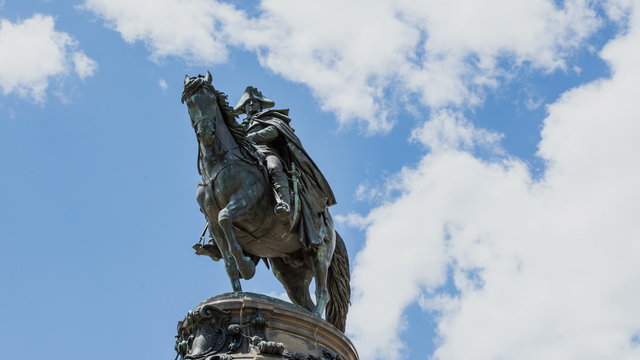 4k Timelapse  of George Washington statut with clouds moving 
