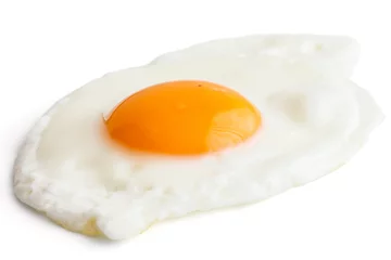 Keuken foto achterwand Spiegeleieren Enig gebraden ei op wit.