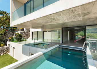 Obraz na płótnie Canvas beautiful modern house in cement