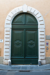 Portone verde ingresso vecchio palazzo signorile, Pisa
