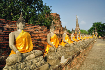 Fototapeta na wymiar Wat Yai Chaimongkhon