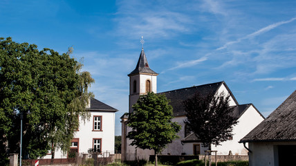 Fototapeta na wymiar Kirche Kreuzweiler