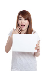 Fototapeta premium Asian girl surprise with blank sign in hand
