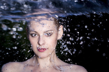 wasser im gesicht