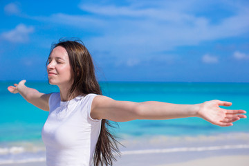 Fototapeta na wymiar Young woman enjoying vacation on white tropical beach