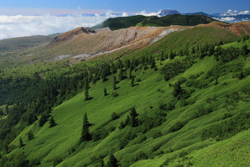 渋峠より望む草津白根山