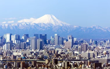 Poster [Tokyo stadsgezicht] Met uitzicht op de wolkenkrabbers van de berg Fuji en het binnenste deel van Marunouchi, Tokyo © oka