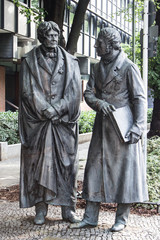 Beuth und Humboldt Statue DIN Berlin
