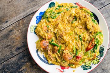 Fried crab with curry powder.