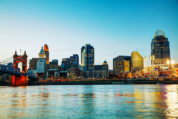 Naklejka premium Cincinnati downtown overview