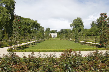 Fototapeta premium Pelouse du parc de Bagatelle à Paris