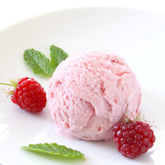 Sorbet with raspberry and mint