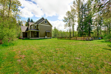 Obraz premium Countryside house exterior with landscape