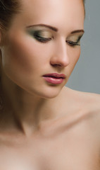 Naklejka premium Make-up. Beautiful model with green make up