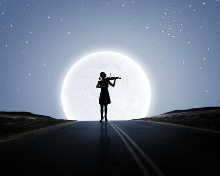 Woman violinist
