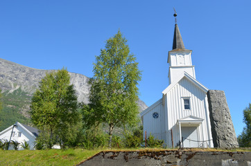 Fototapeta na wymiar Little white church in the Skjomdal valley, Norway