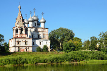 Fototapeta na wymiar Церковь Иоанна Златоуста в Вологде