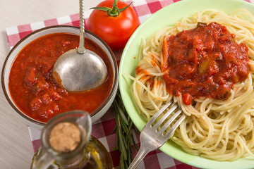 spaghetti with red tomato sauce