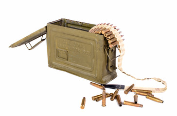 caisse de munitions avec des cartouches