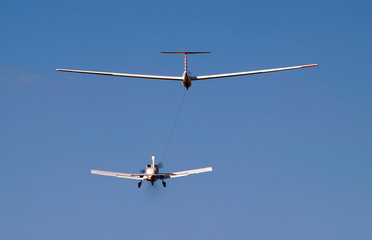 Fototapeta na wymiar airplane towing a glider