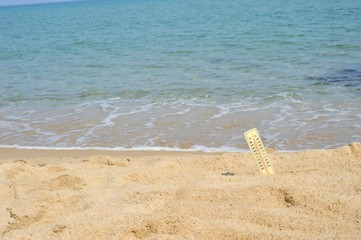 夏の海と温度計