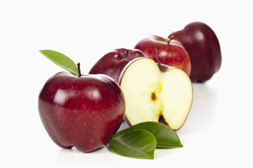 Vier rote Äpfel, Ganz, Hälfte