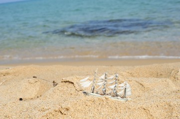 Plakat 砂浜と船