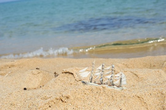 砂浜と船