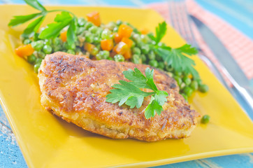 chicken breast with green peas