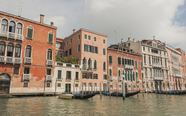 Fototapeta na wymiar Venedig, Altstadt, historische Häuser, Canale Grande, Italien