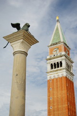 Fototapeta na wymiar Campanile de Venecia