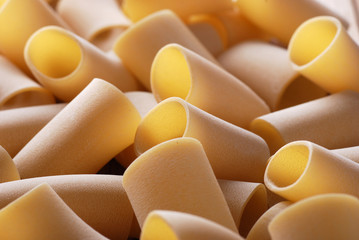 paccheri di semola di grano duro, tradizionale pasta napoletana
