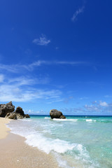 慶良間の美しいビーチと夏空